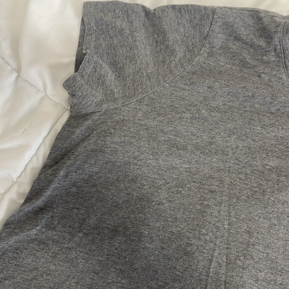 old navy womens tshirt - Picture 3 of 4